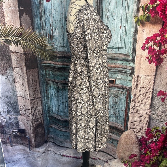 Guess long sleeve stretchy dress, size large, good condition - Picture 7 of 12